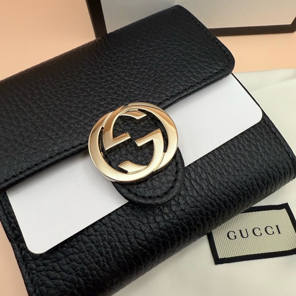 Gucci Black Leather Wallet with chrome Accent - Picture 1 of 10
